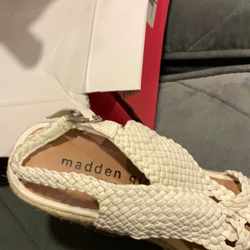 Woman’s sandals - Picture 3 of 3